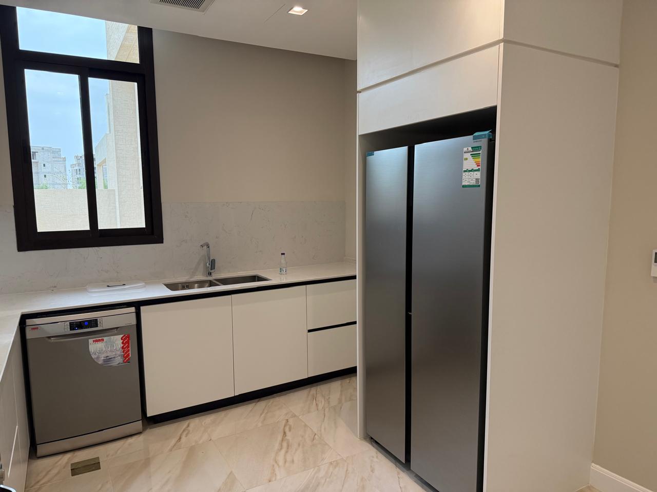 **Modern Luxury Villa for Rent in "Etual Roshan" Project – Signed by Elie Saab** 🏡✨  